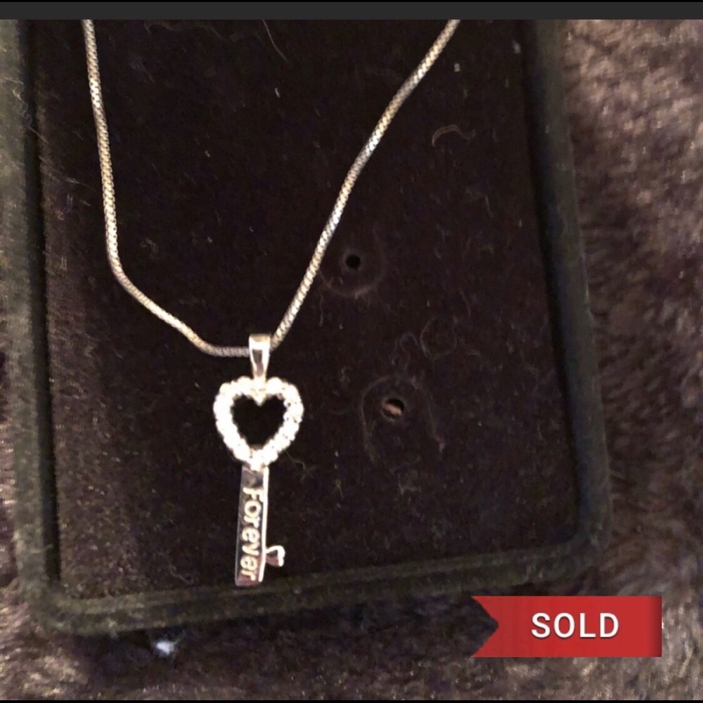 🔴SOLD🔴Sterling silver diamond accent key